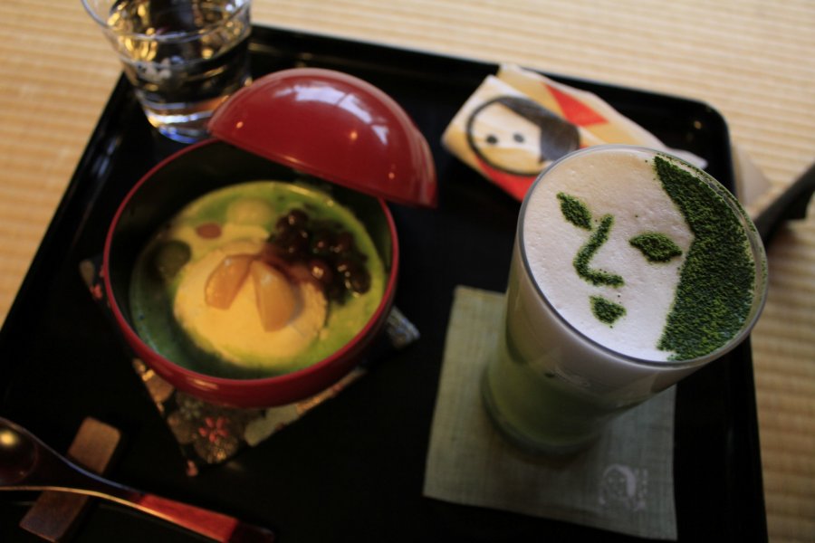 Yojiya Cafe ชิมขนม ชมสวน จิบชาเขียว