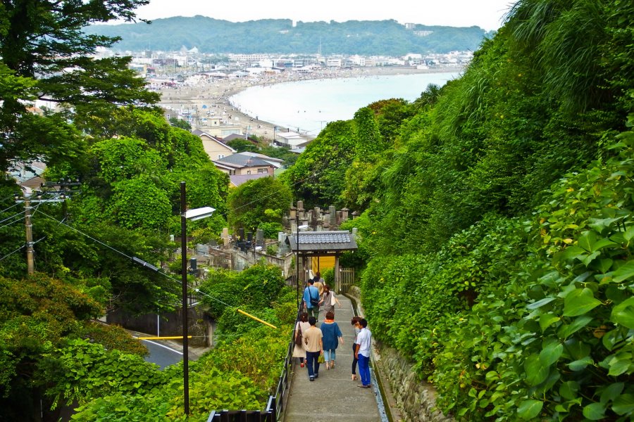 Gokuraku Temple and Beach Walk