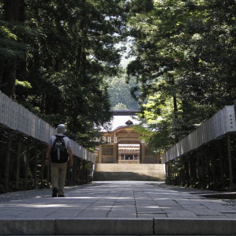 Visiting Yahiko Shrine Visiting Yahiko Shrine