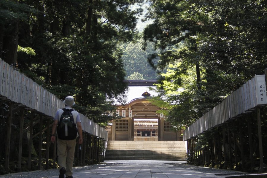 Visiting Yahiko Shrine