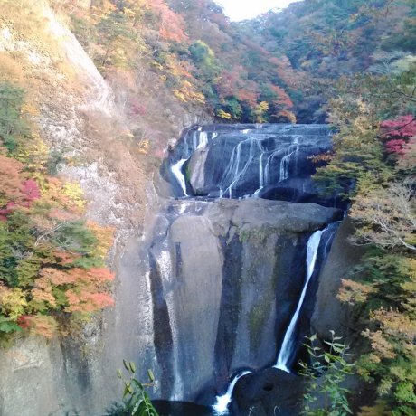 Autumn in Fukuroda Falls, Ibaraki Autumn in Fukuroda Falls, Ibaraki