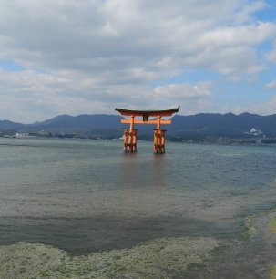 It has 7 tons of stones keeping it down