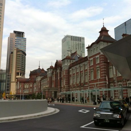 Exploring the Refurbished Tokyo Station (2012) Exploring the Refurbished Tokyo Station (2012)
