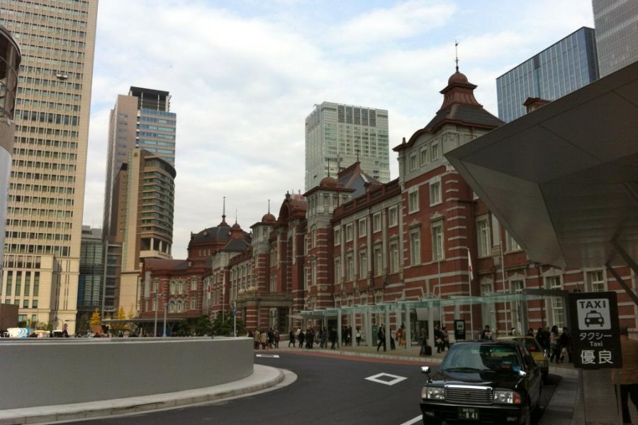Exploring the Refurbished Tokyo Station (2012)