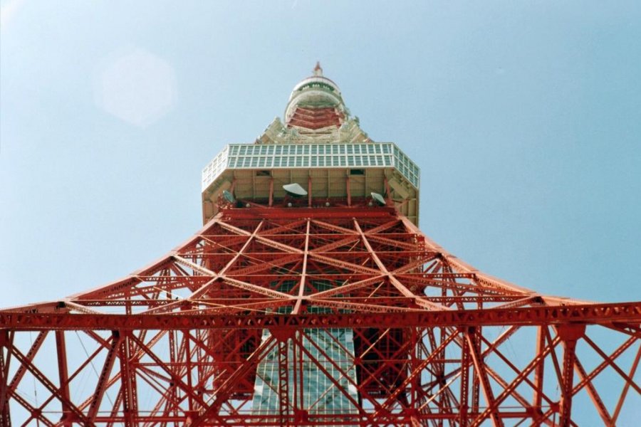Tokyo Tower, The Monster Magnet