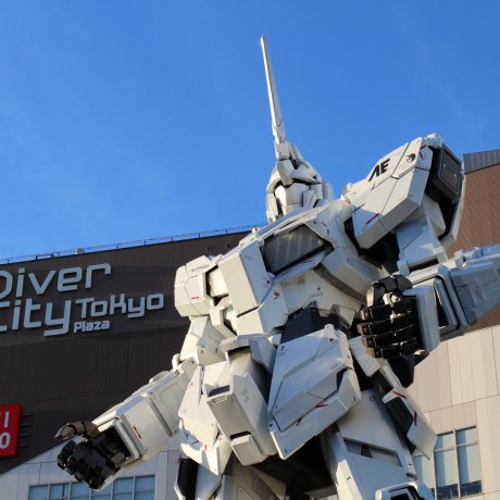 Unicorn Gundam Statue in Odaiba Unicorn Gundam Statue in Odaiba