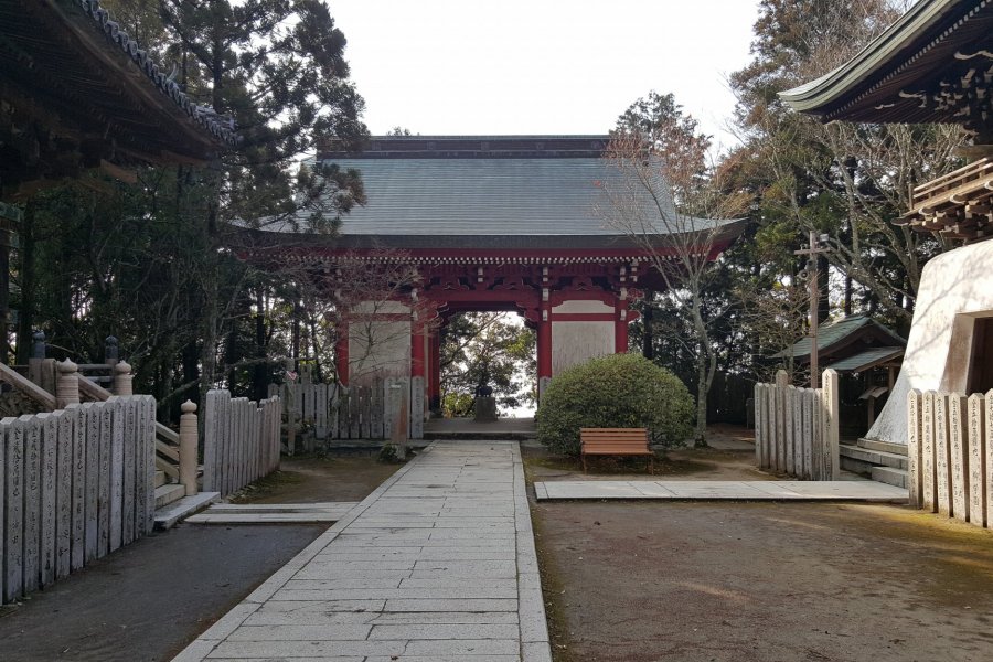 Senko-ji Temple in Awaji-shima