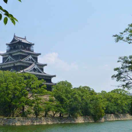 A Walk Around Hiroshima Castle A Walk Around Hiroshima Castle