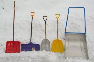 Snow Shoveling Race in Hijiori Onsen